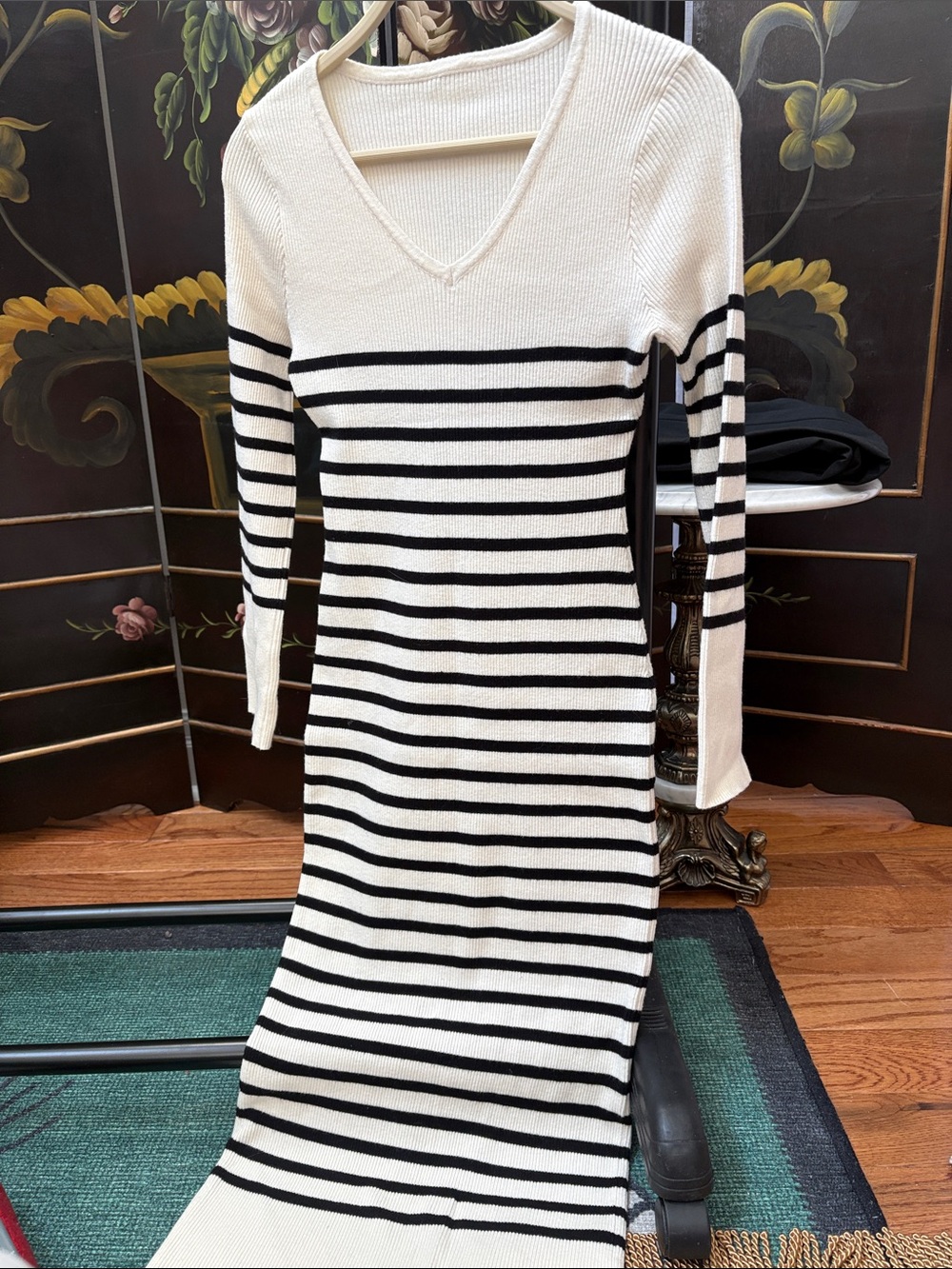 Amazon White and Black Striped V-Neck Long Sleeve Knit Dress
